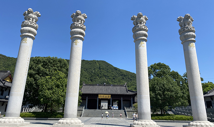 探究古建筑设计在佛教寺庙中的文化符号与现代设计的融合